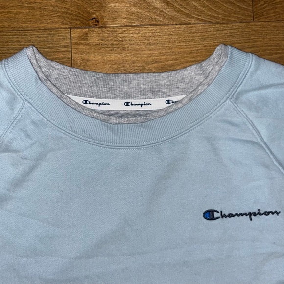 Champion crewneck sweatshirt
Double sweatshirt look & drawstring to cinch waist - Picture 2 of 2